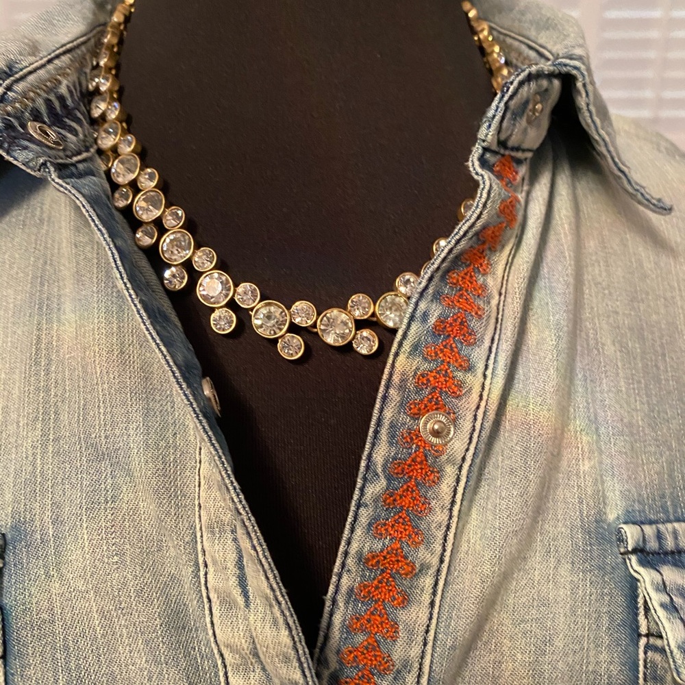 ✅Beautiful Crystal & Gold Necklace - Picture 8 of 16